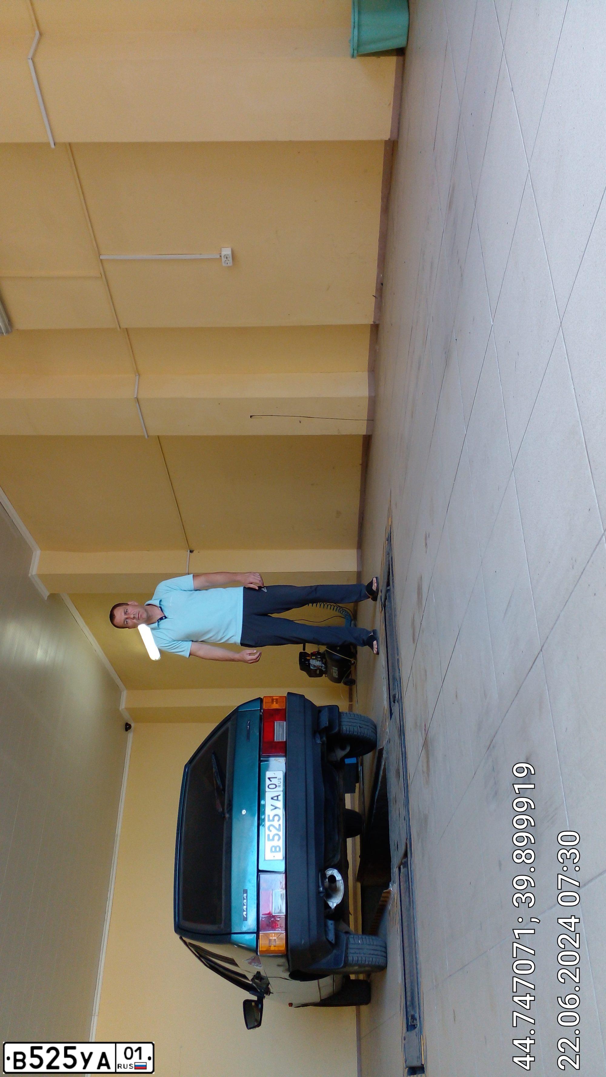 Фото автомобиля LADA 2109 SAMARA, 2002 — госномер В525УА01. Цвет: ЗЕЛЕНЫЙ