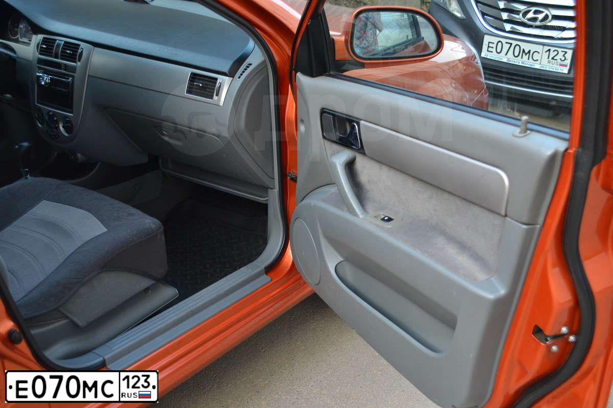 Фото автомобиля VOLKSWAGEN TIGUAN, 2017 — госномер Е070МС123. Цвет: Коричневый