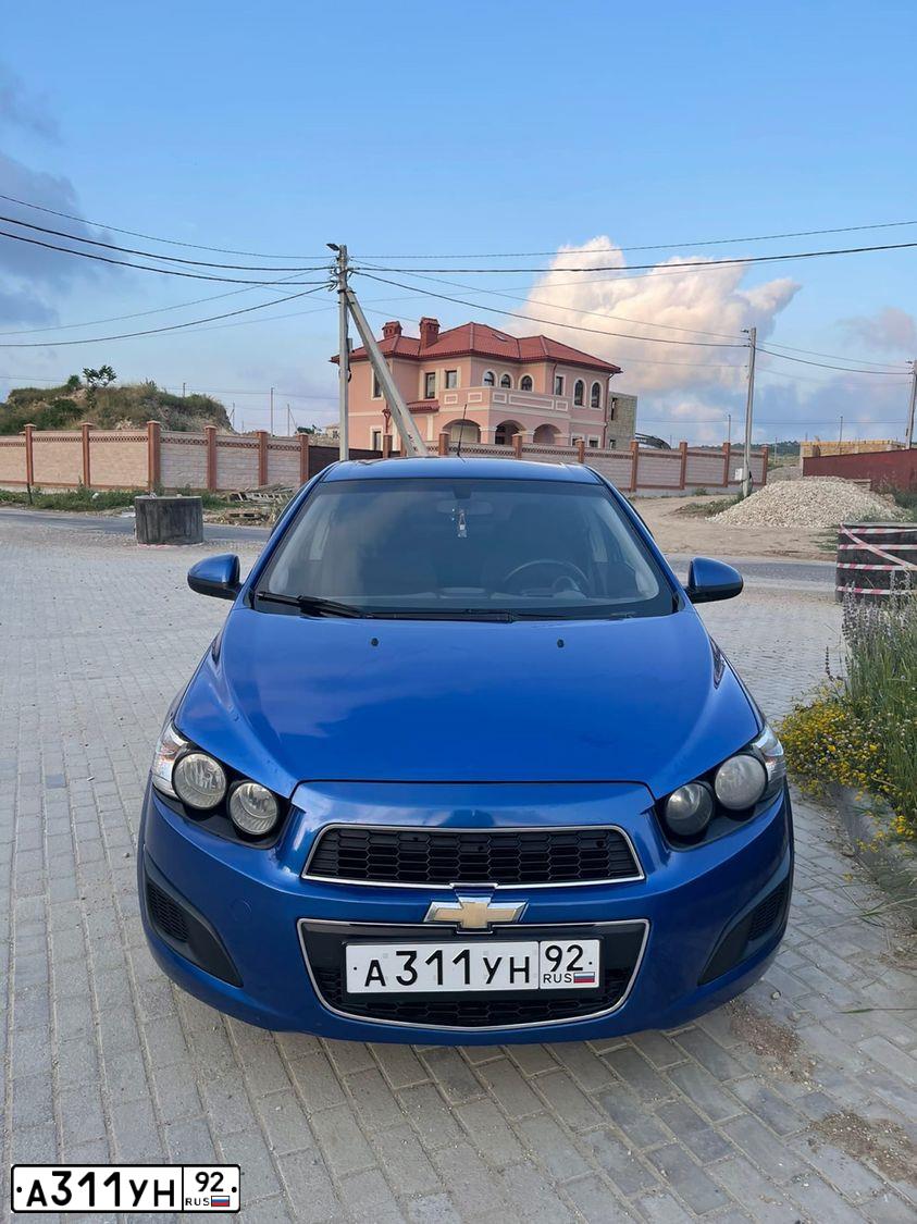 Фото автомобиля CHEVROLET AVEO, 2012 — госномер Р058ЕУ198. Цвет: синий