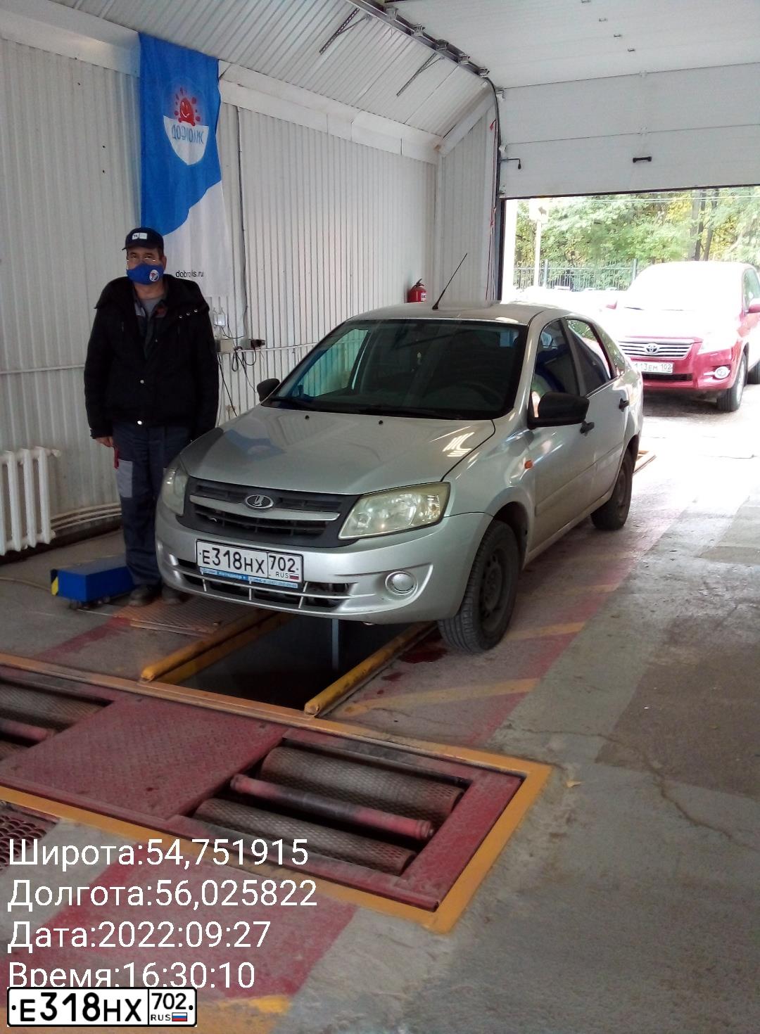 Фото автомобиля LADA 2191 GRANTA, 2015 — госномер Е548СВ702. Цвет: Серебристый