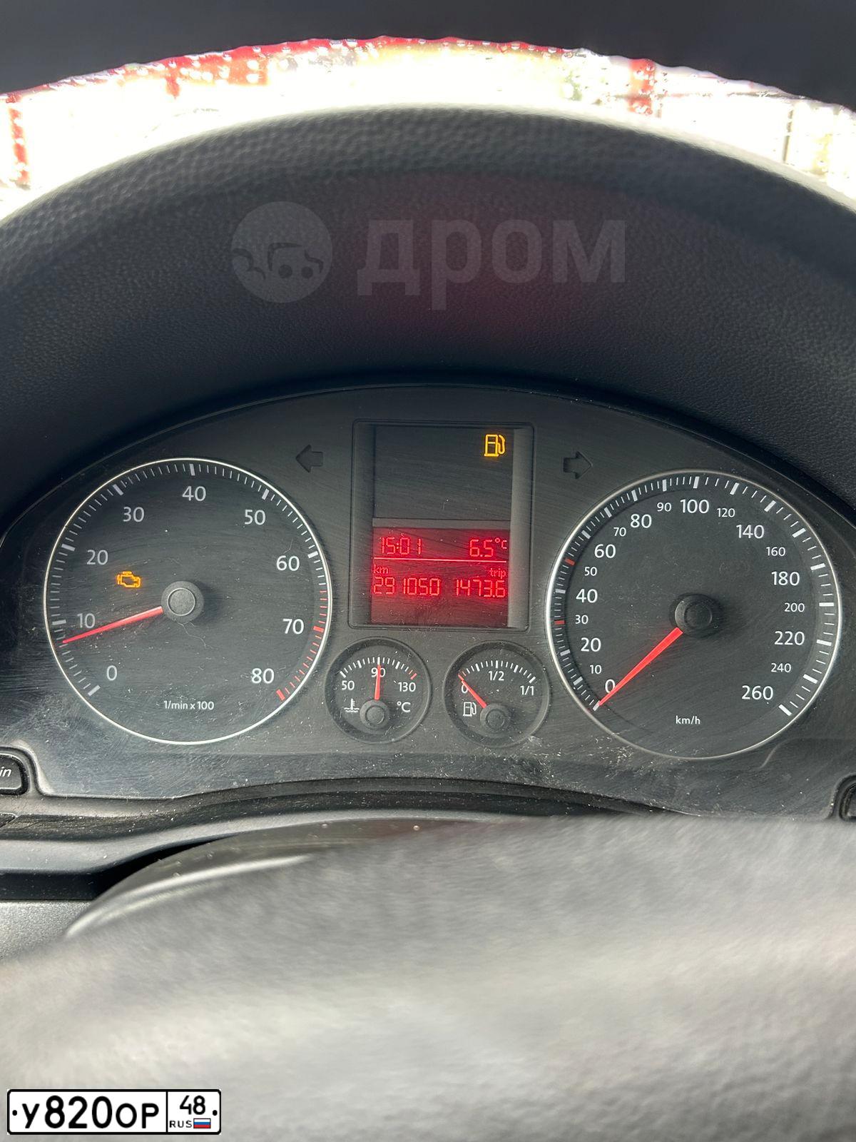 Фото автомобиля VOLKSWAGEN JETTA, 2008 — госномер У820ОР48. Цвет: Серебристый
