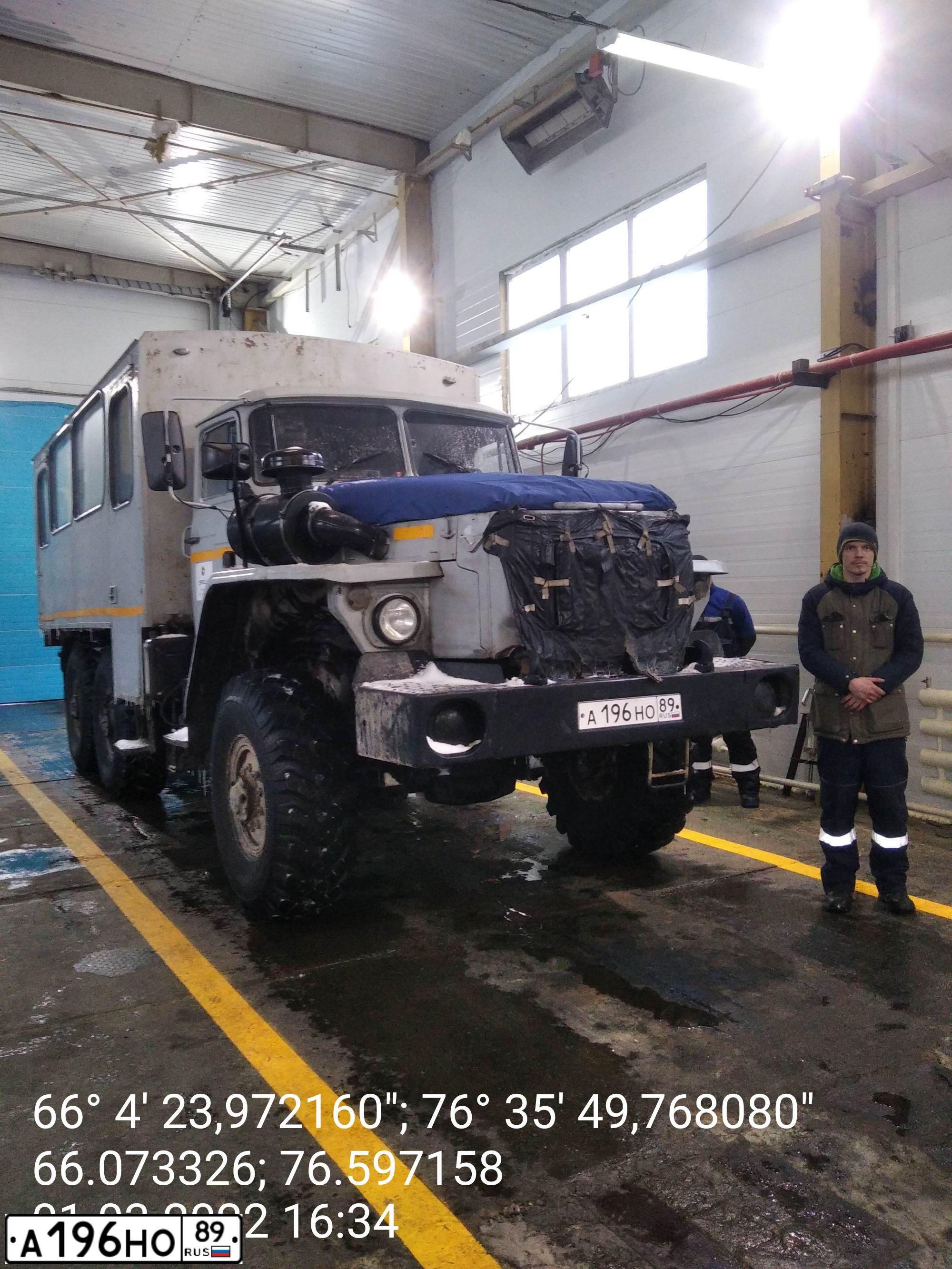 Фото автомобиля URAL 3255 /4320 /6X6//, 2012 — госномер Р644ЕТ31. Цвет: Серый