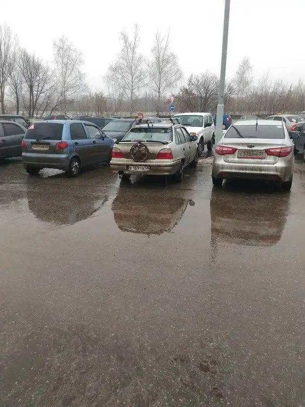 Фото автомобиля KIA RIO, 2012 — госномер О088МА136. Цвет: Серебристый