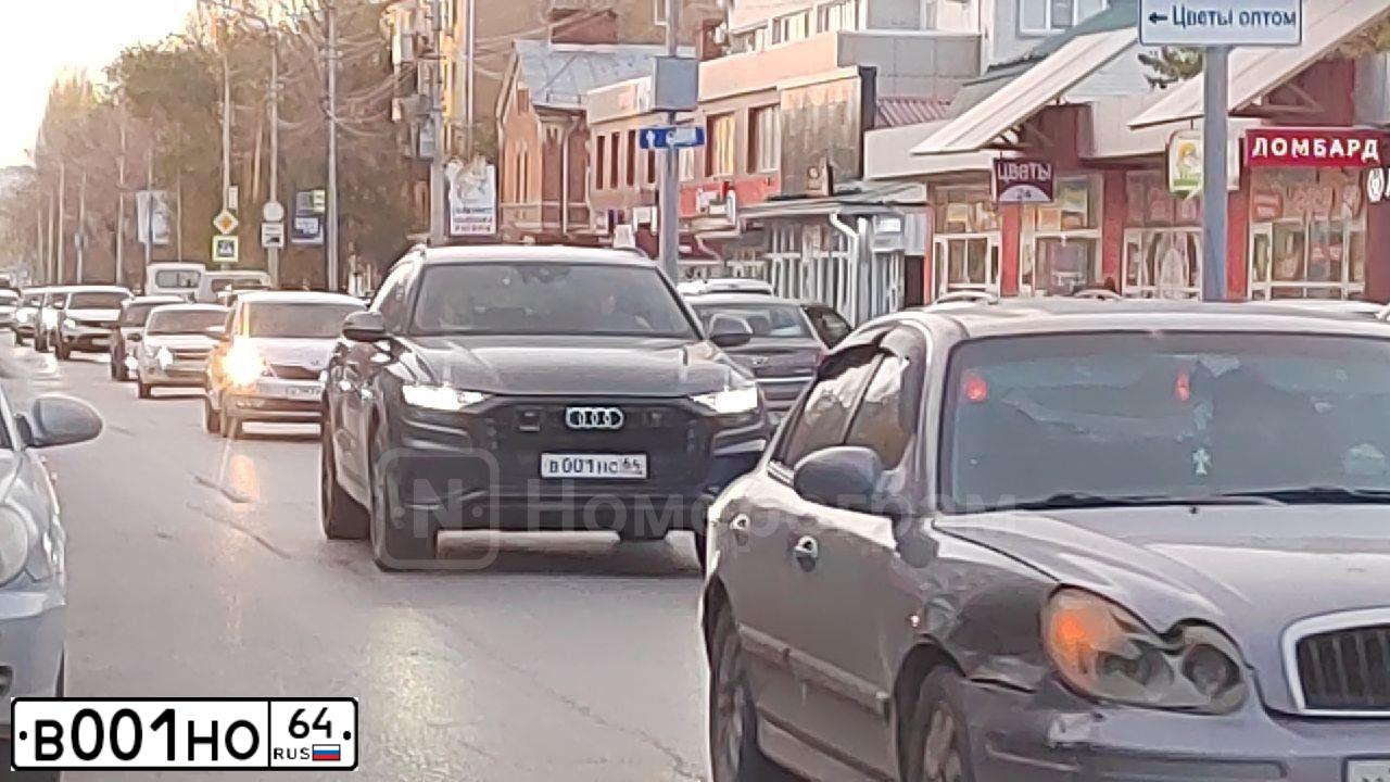 Фото автомобиля TOYOTA LANDCRUISER, 2007 — госномер В001НО64. Цвет: ЧЕРНЫЙ