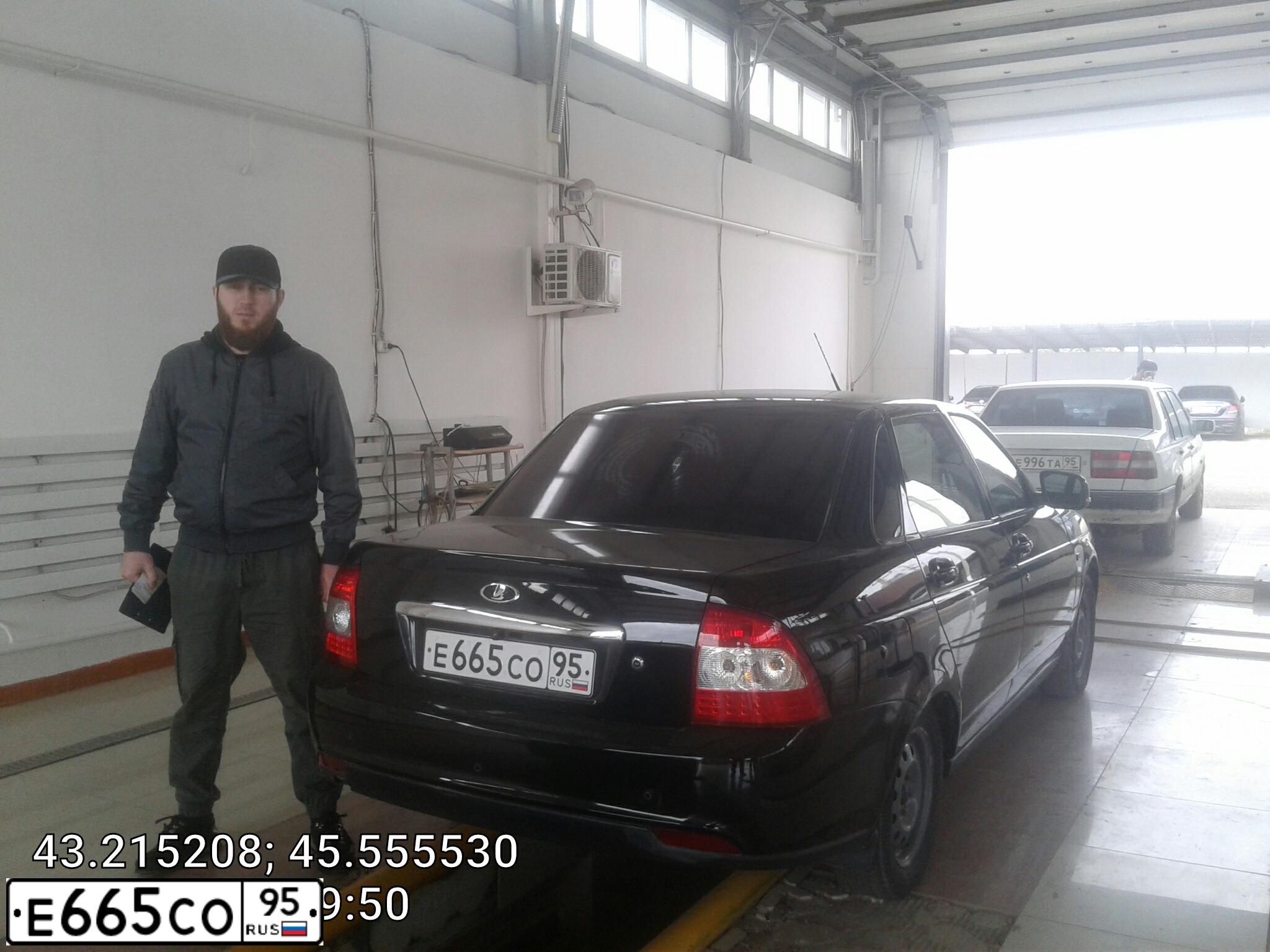 Фото автомобиля LADA 2170 PRIORA, 2013 — госномер Е665СО95. Цвет: Сине-Черный
