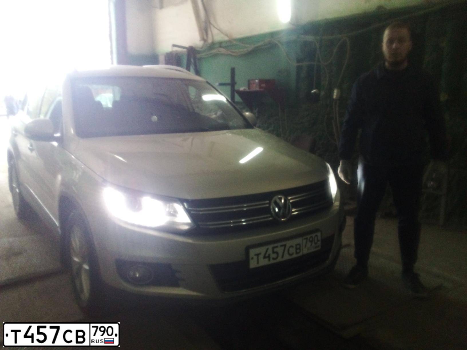 Фото автомобиля VOLKSWAGEN TIGUAN, 2012 — госномер О758ОС71. Цвет: СЕРЕБРИСТО-ЖЕЛТЫЙ