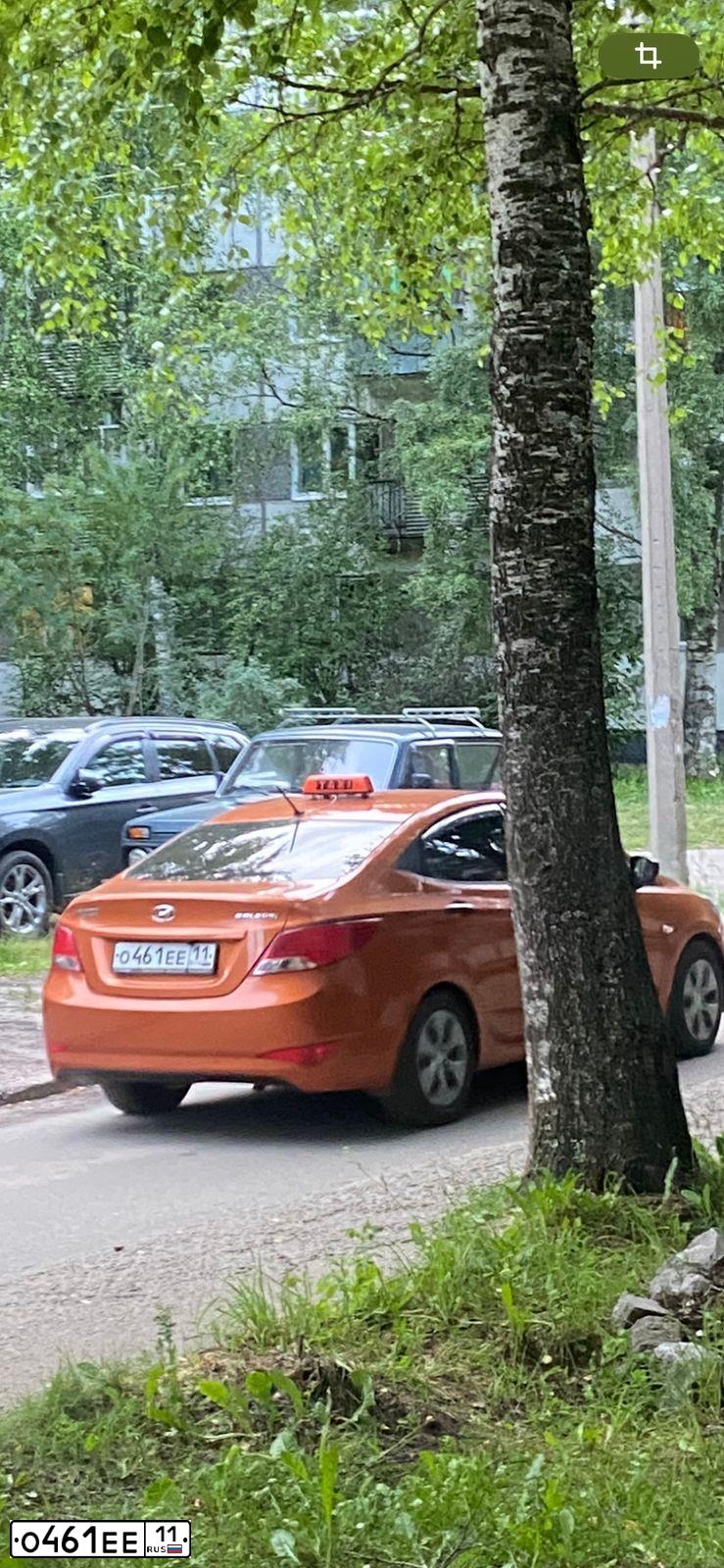 Фото автомобиля HYUNDAI SOLARIS, 2015 — госномер О461ЕЕ11. Цвет: Оранжевый