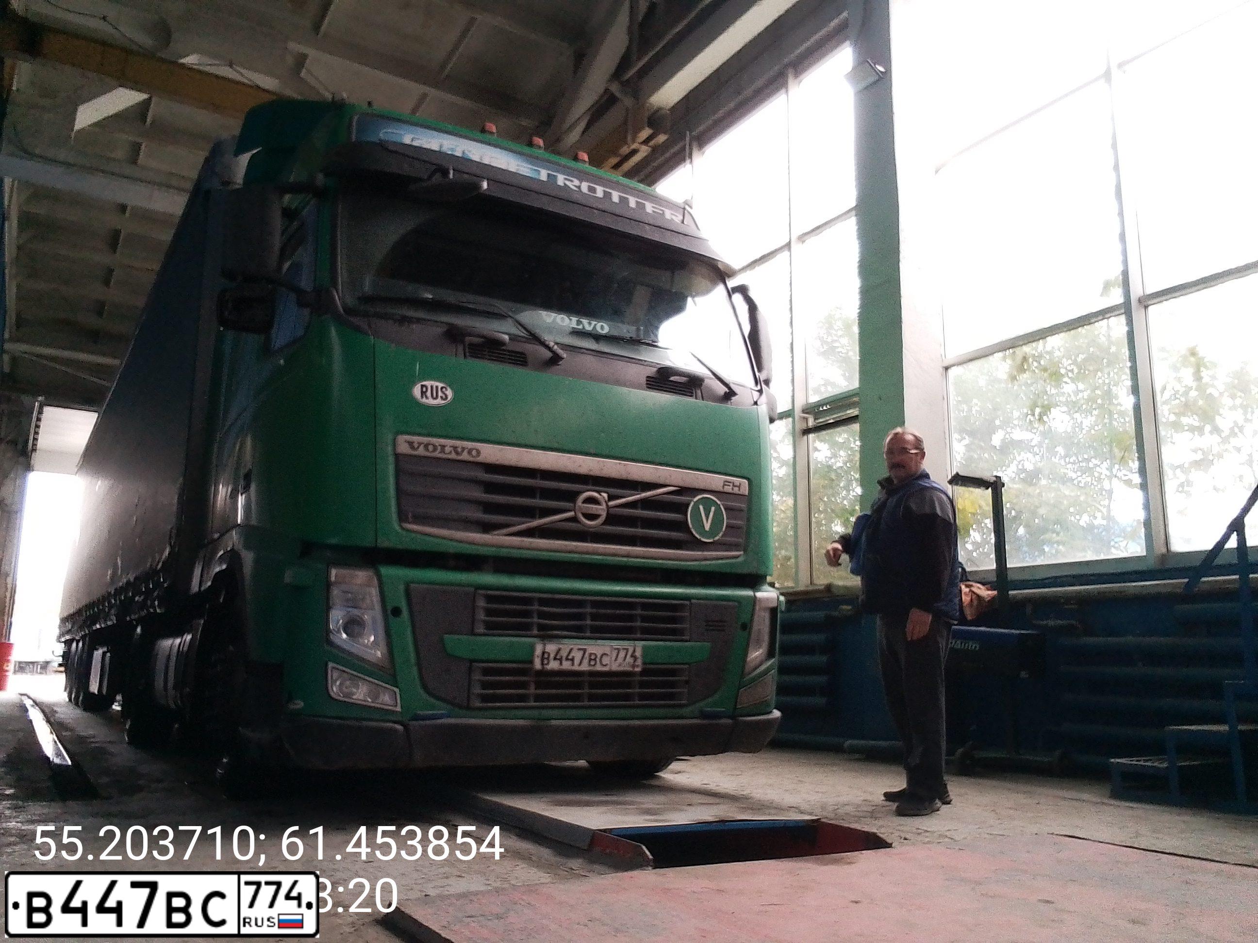 Фото автомобиля VOLVO SERIE FH /4X2/, 2013 — госномер В447ВС774. Цвет: ЗЕЛЕНЫЙ