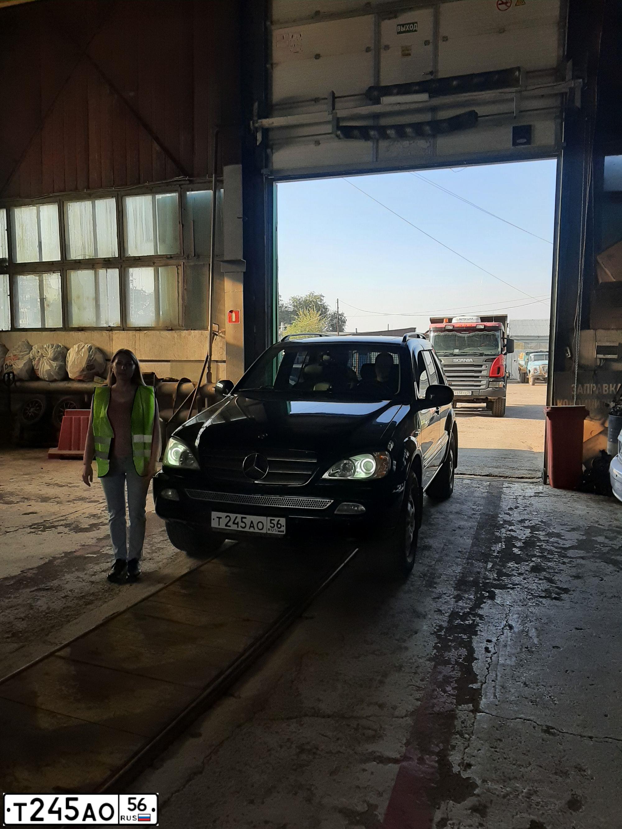 Фото автомобиля MERCEDES M-KLASSE, 1998 — госномер Т245АО56. Цвет: ТЕМНО-СИНИЙ