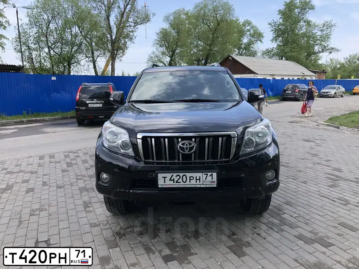 Фото автомобиля TOYOTA LANDCRUISER, 2010 — госномер Т420РН71. Цвет: ЧЕРНЫЙ