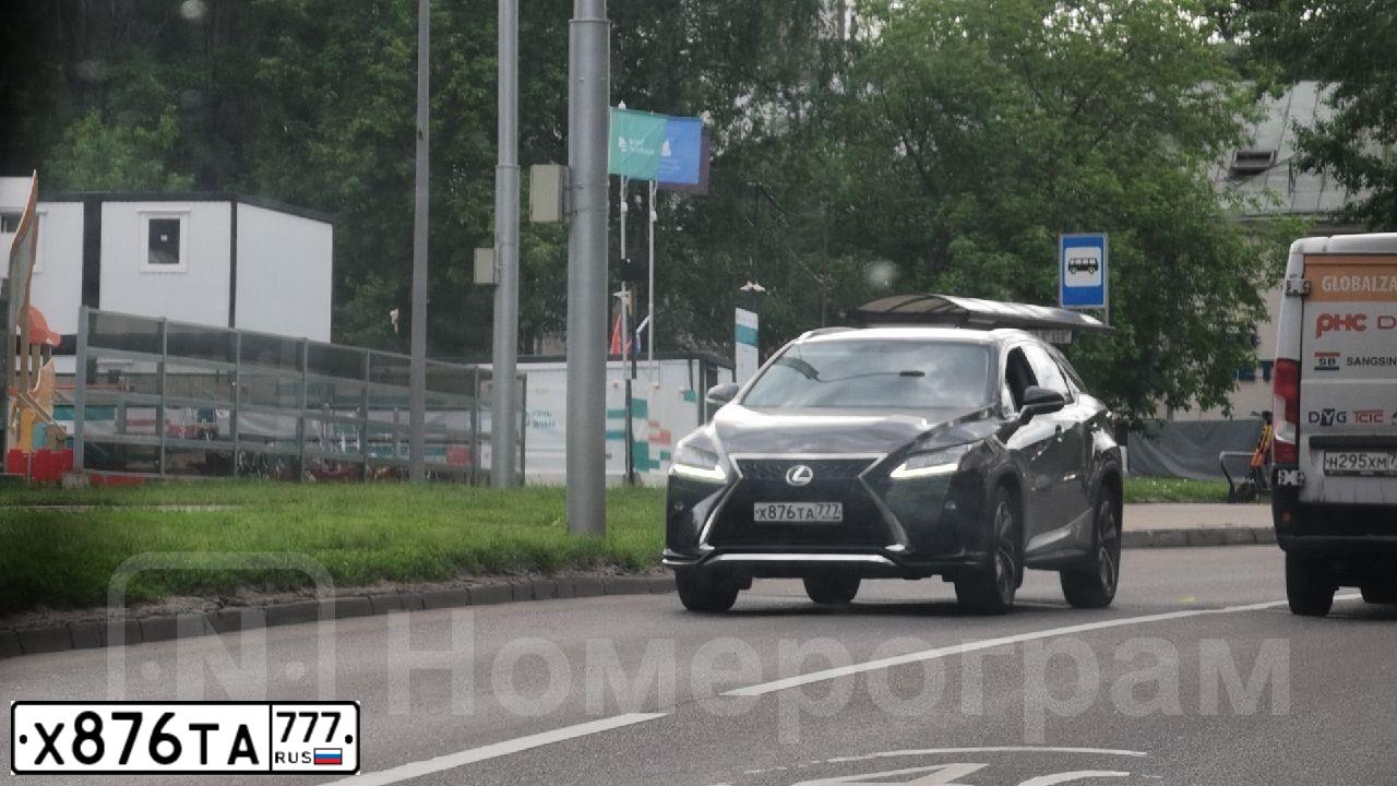 Фото автомобиля LEXUS RX, 2016 — госномер Е252ВА977. Цвет: ЧЕРНЫЙ