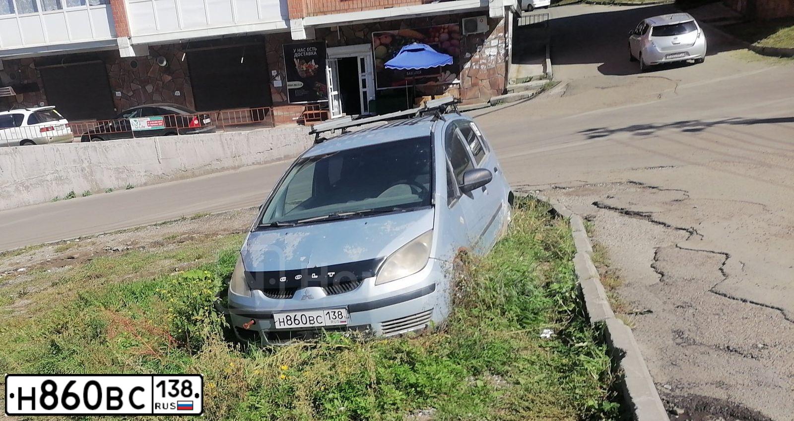 Фото автомобиля MITSUBISHI COLT, 2006 — госномер Н860ВС138. Цвет: СВЕТЛО-ГОЛУБОЙ