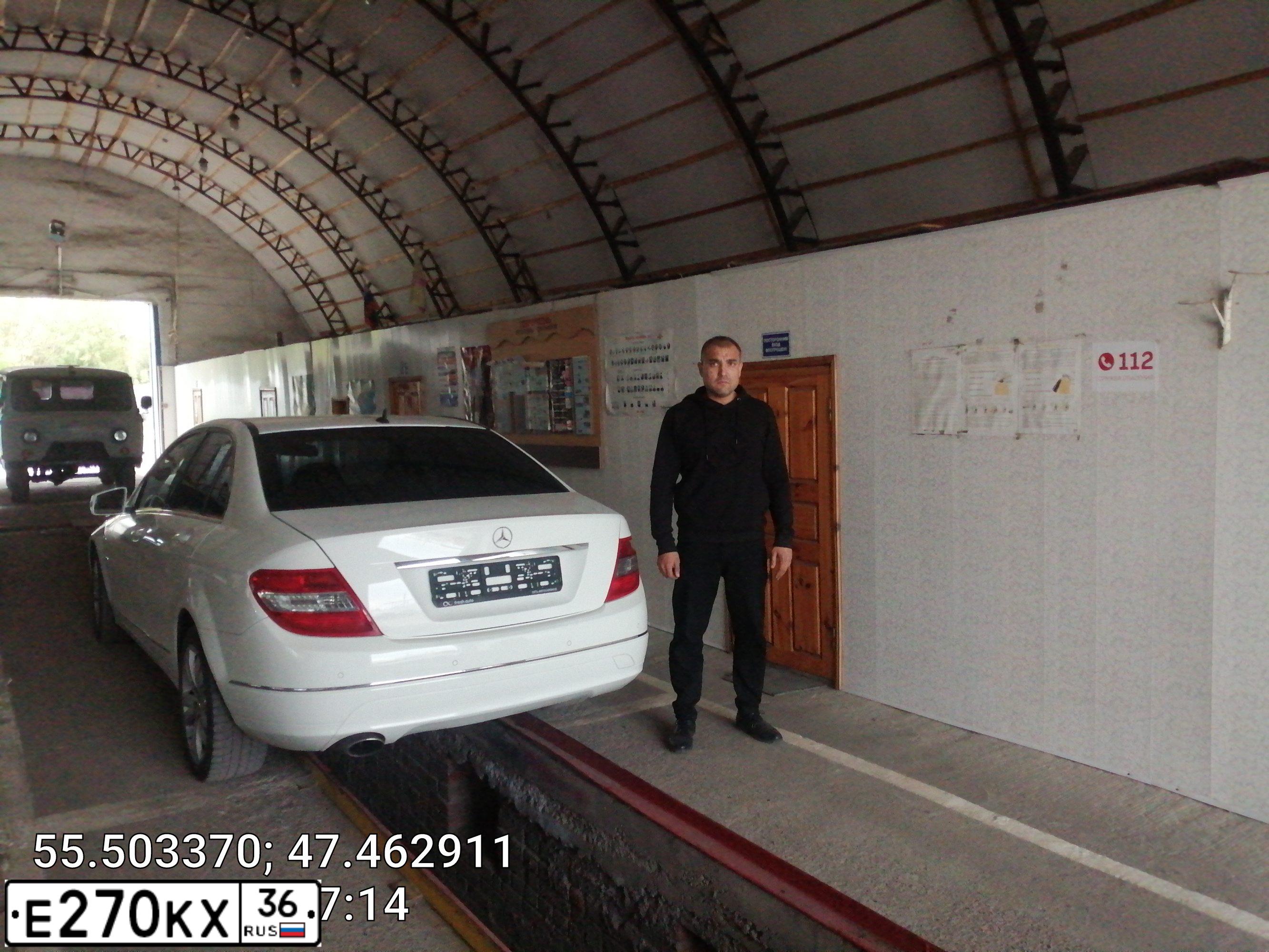 Фото автомобиля БМВ 528I XDRIVE, 2012 — госномер О015КУ136. Цвет: Белый