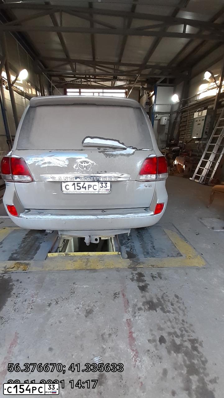 Фото автомобиля TOYOTA LANDCRUISER 200, 2011 — госномер С154РС33. Цвет: СЕРЕБРИСТЫЙ