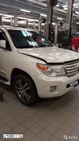 Фото автомобиля TOYOTA LANDCRUISER 200, 2014 — госномер О555НН47. Цвет: Белый