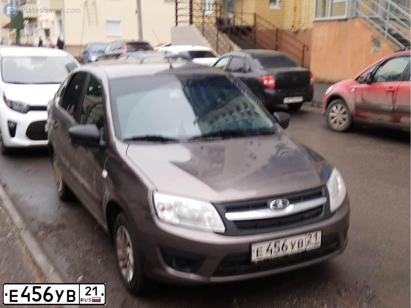 Фото автомобиля LADA 2191 GRANTA, 2017 — госномер Е456УВ21. Цвет: Золотисто-коричневый