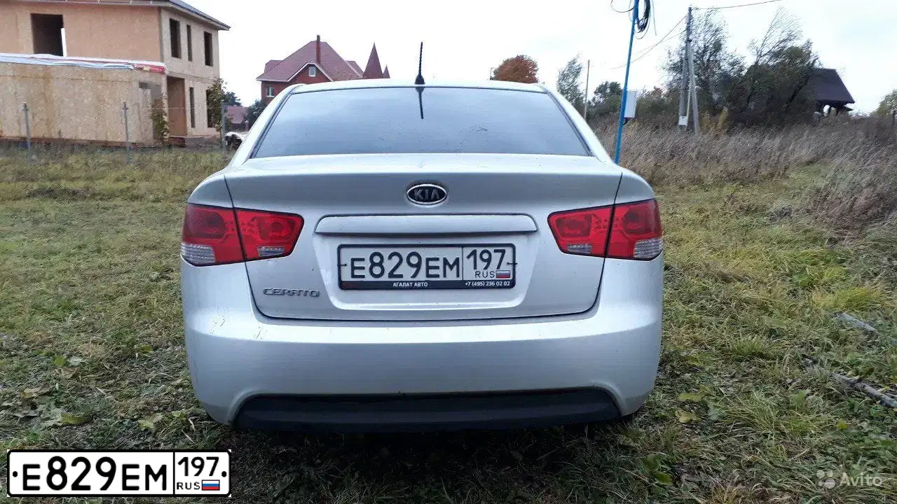 Фото автомобиля KIA CERATO, 2010 — госномер Е829ЕМ197. Цвет: СЕРЕБРИСТЫЙ
