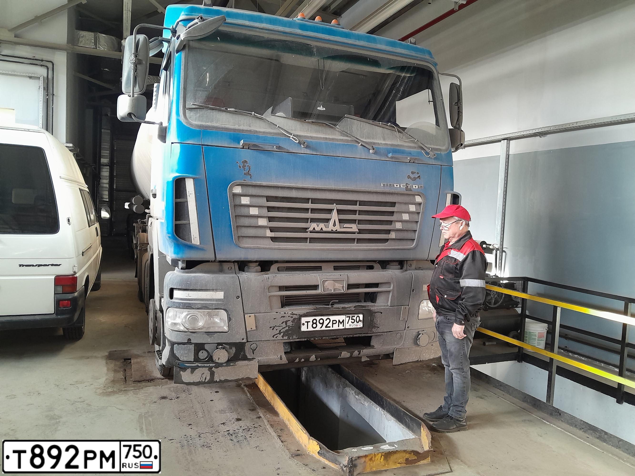 Фото автомобиля MAZ 5440 /4X2/, 2013 — госномер Т892РМ750. Цвет: СИНИЙ