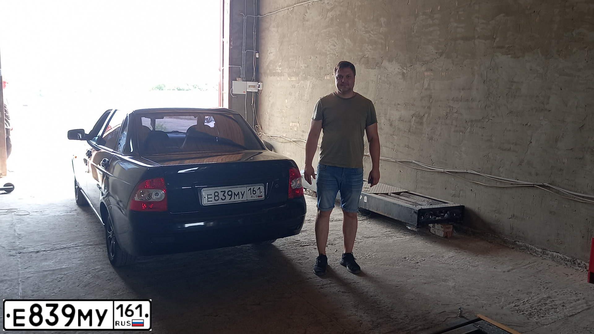 Фото автомобиля LADA 2170 PRIORA, 2010 — госномер У417КО761. Цвет: Сине-Черный