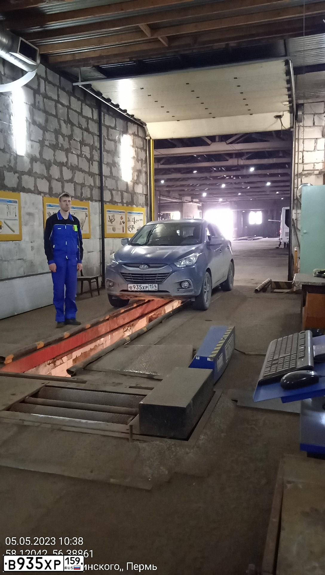 Фото автомобиля HYUNDAI IX35, 2012 — госномер В935ХР159. Цвет: синий