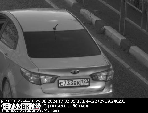 Фото автомобиля KIA RIO, 2011 — госномер Е733ВК123. Цвет: БЕЖЕВЫЙ