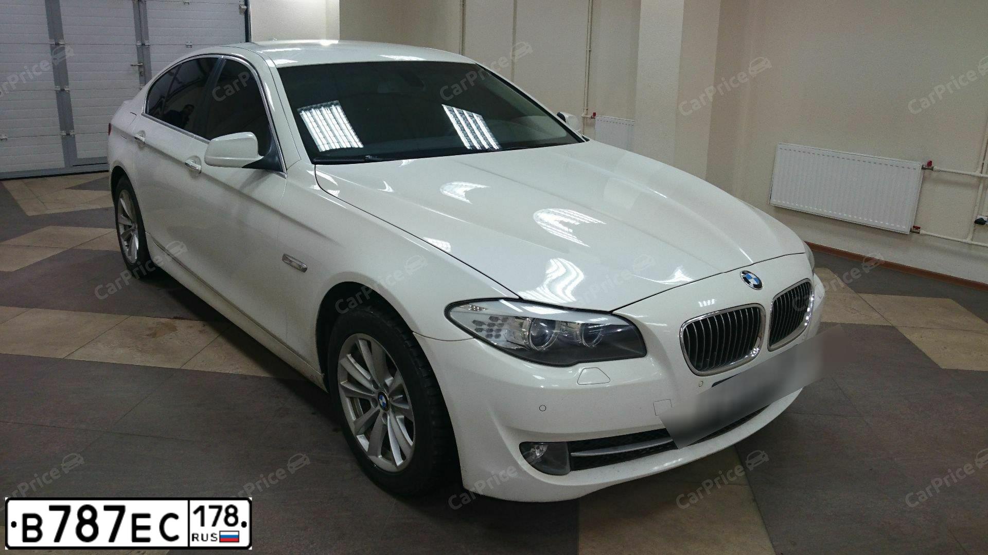Фото автомобиля BMW 523, 2010 — госномер Р573ХВ774. Цвет: Белый