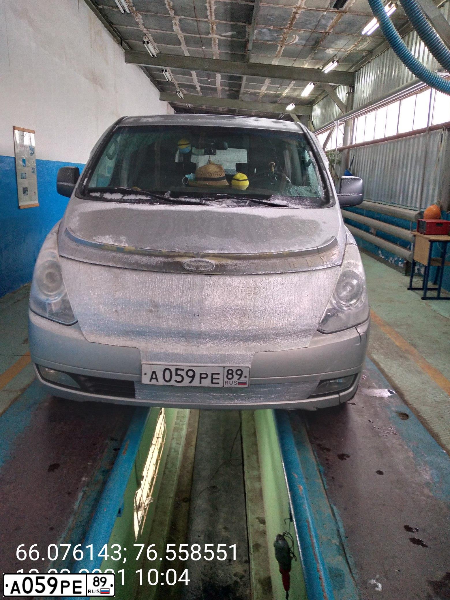 Фото автомобиля HYUNDAI GRAND STAREX, 2008 — госномер Е555УР56. Цвет: СЕРЫЙ
