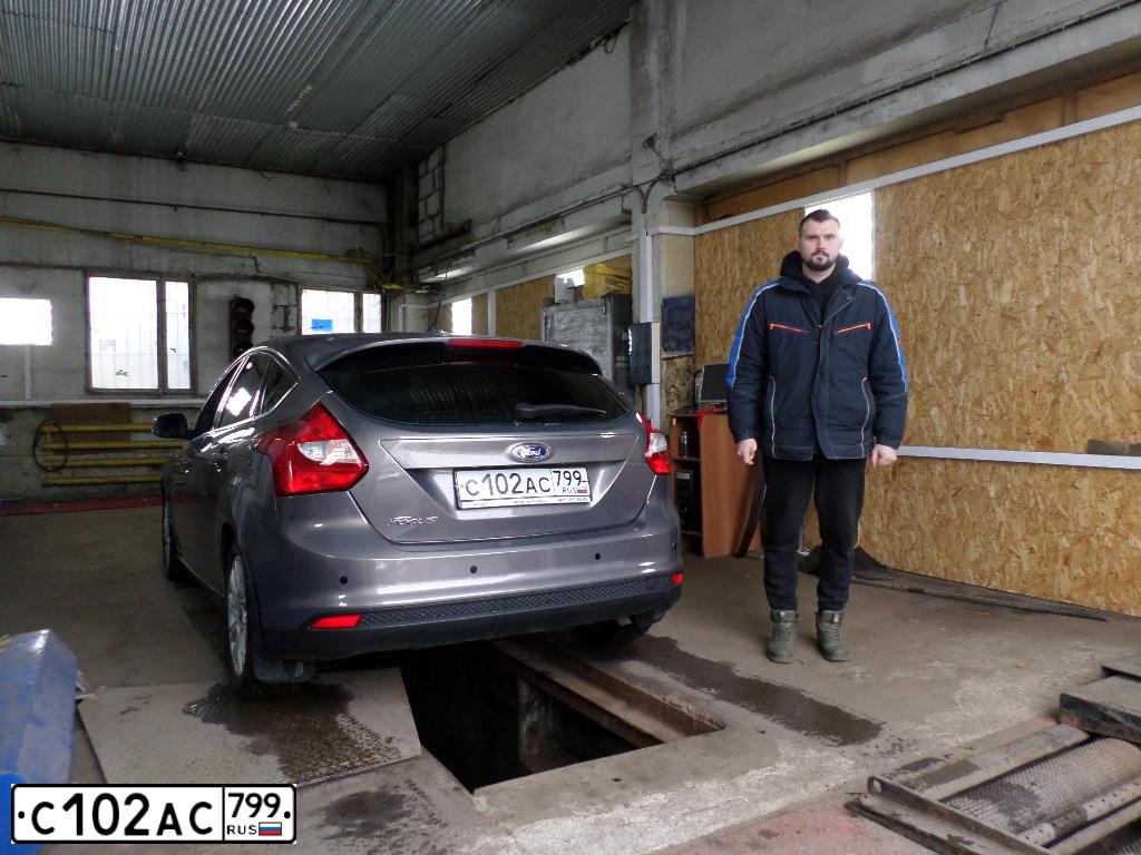 Фото автомобиля FORD FOCUS, 2012 — госномер М418ТТ82. Цвет: СЕРО-КОРИЧНЕВЫЙ