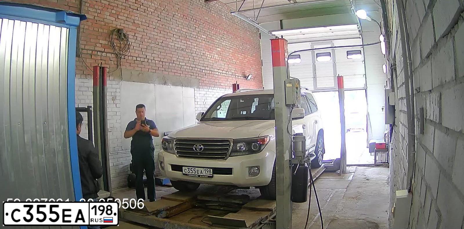 Фото автомобиля TOYOTA LAND CRUISER 200, 2014 — госномер С237АМ198