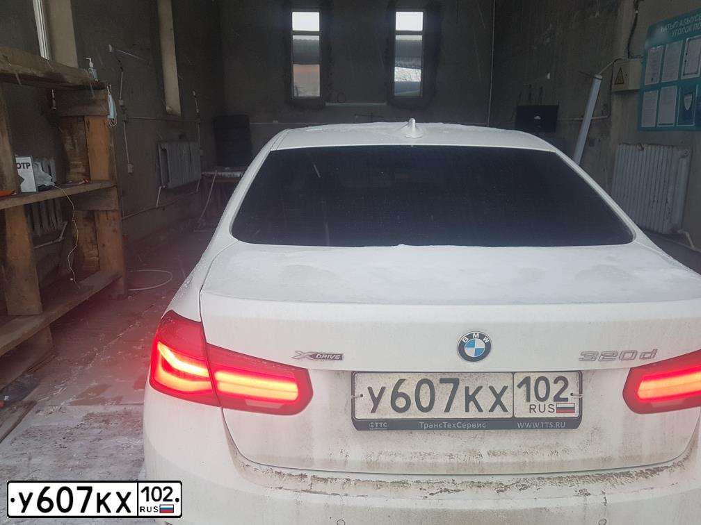 Фото автомобиля BMW SERIE 3, 2016 — госномер Е596УР702. Цвет: Белый