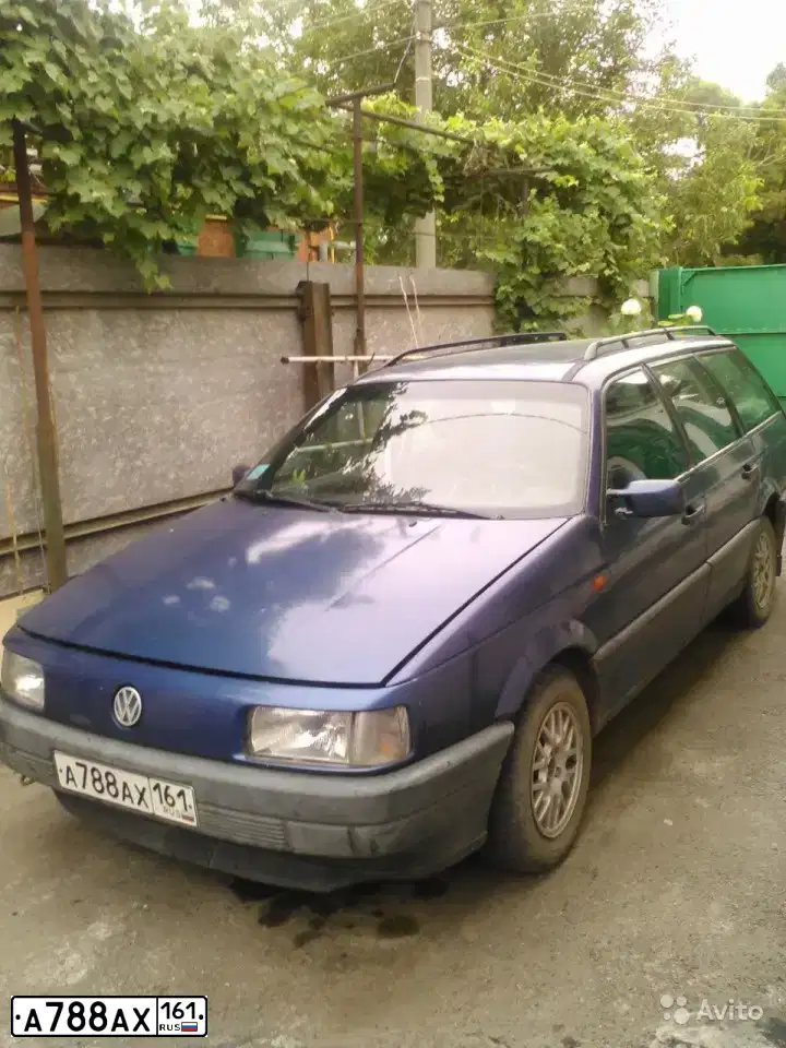 Фото автомобиля VOLKSWAGEN PASSAT, 1993 — госномер А788АХ161. Цвет: СИНИЙ