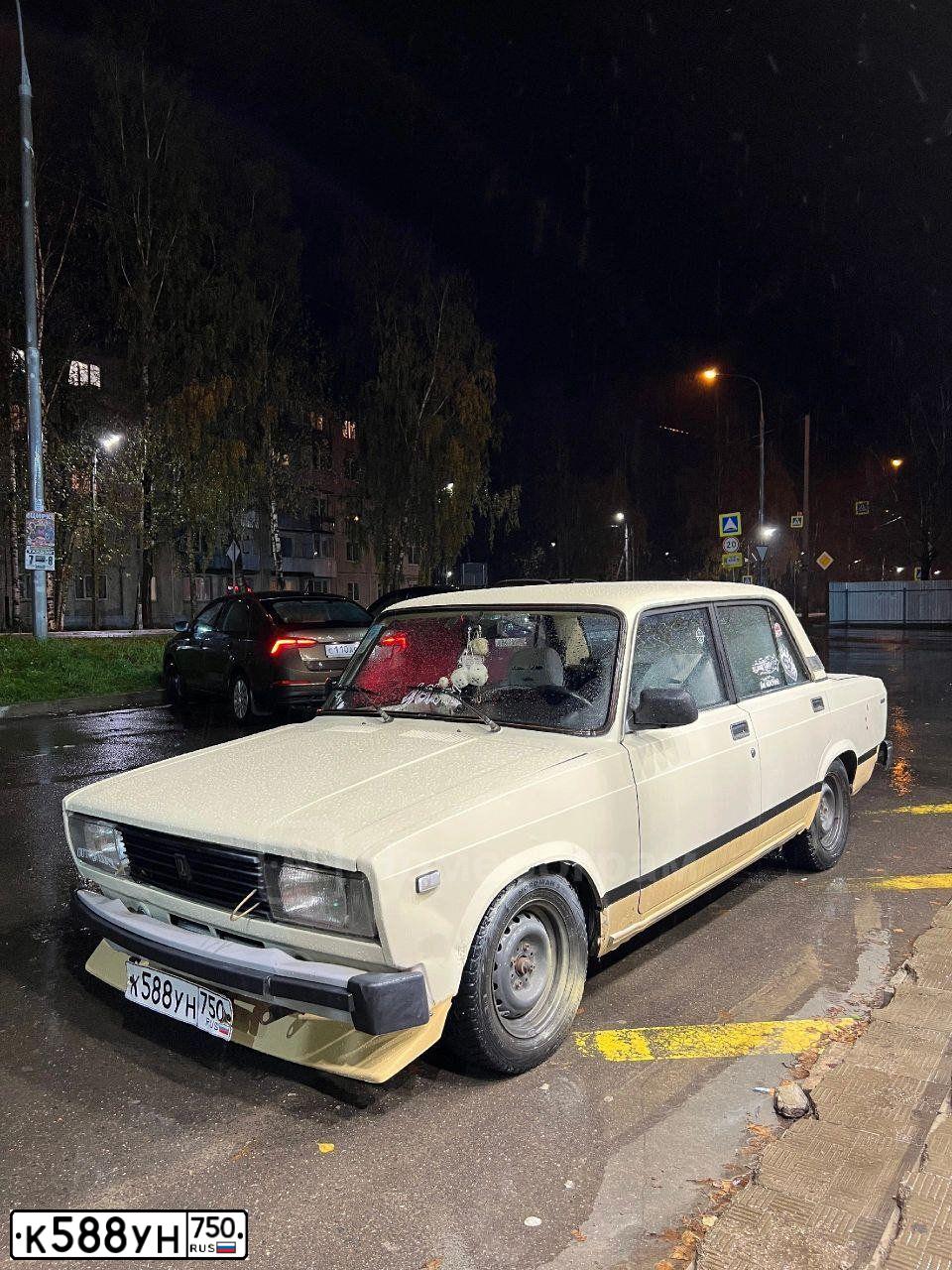 Фото автомобиля LADA 2105, 1988 — госномер У407ТЕ790. Цвет: Белый