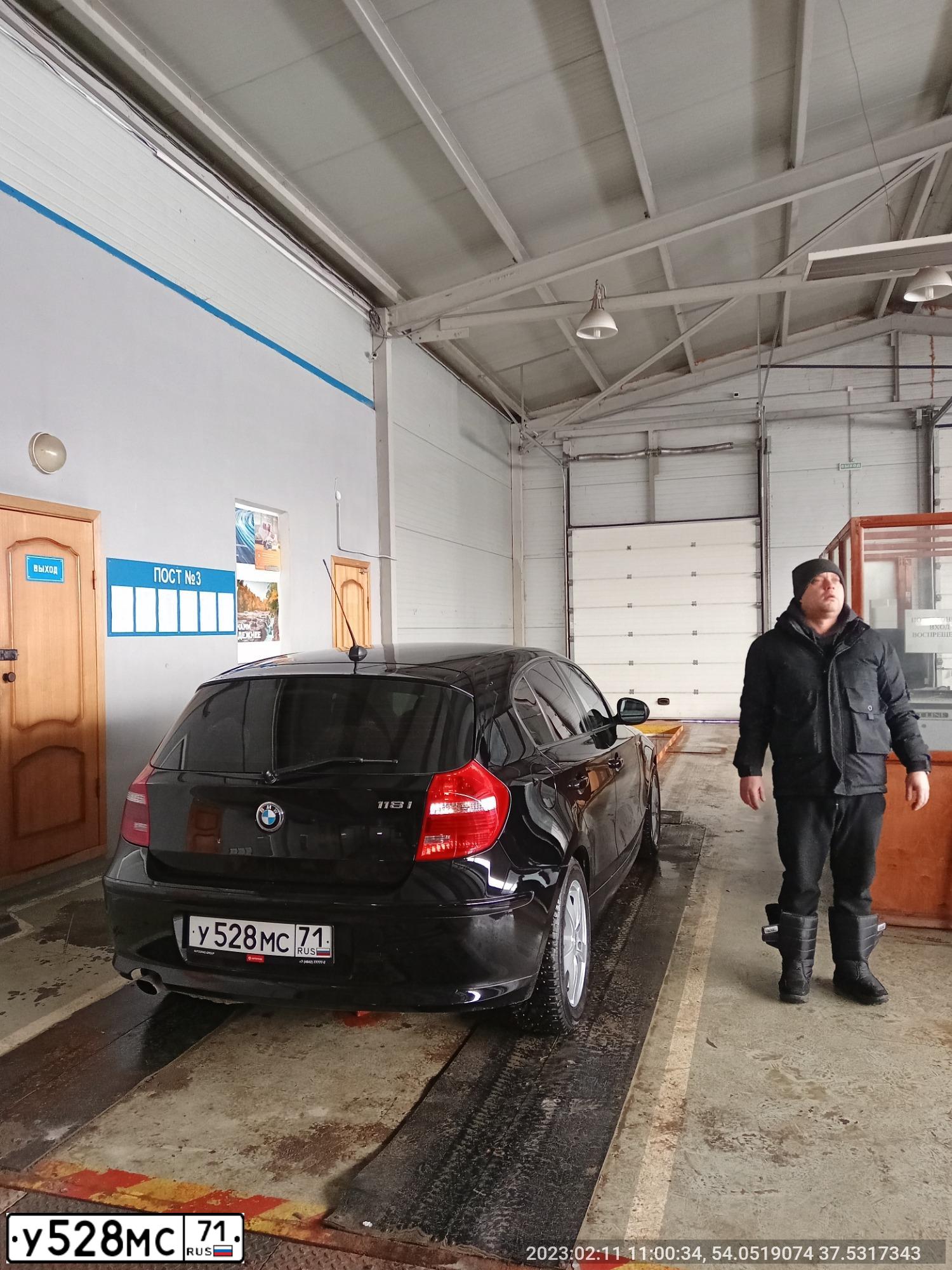 Фото автомобиля BMW SERIE 1, 2011 — госномер У528МС71. Цвет: ЧЕРНЫЙ