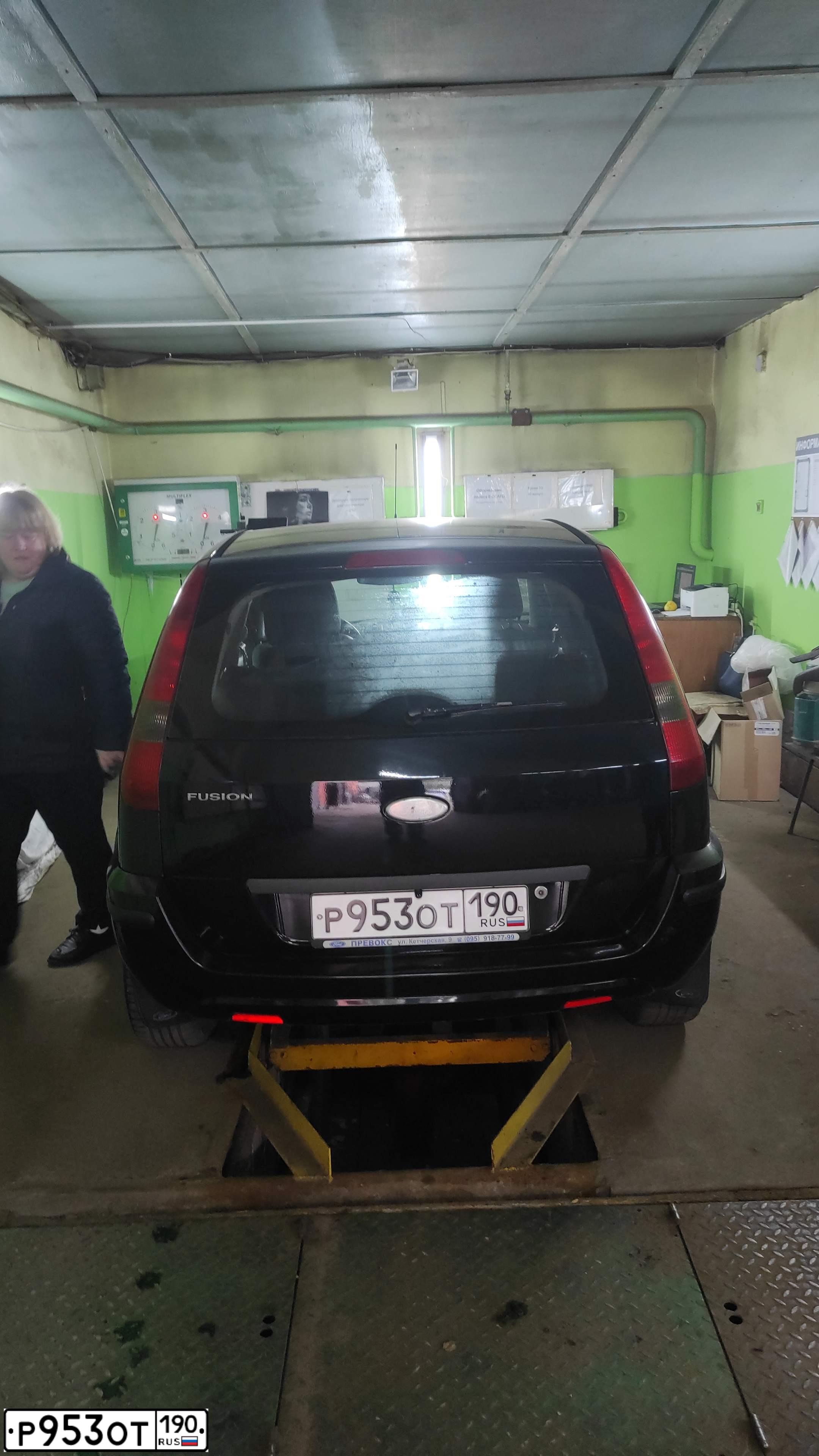 Фото автомобиля FORD FUSION, 2005 — госномер В466ТН37. Цвет: ЧЕРНЫЙ