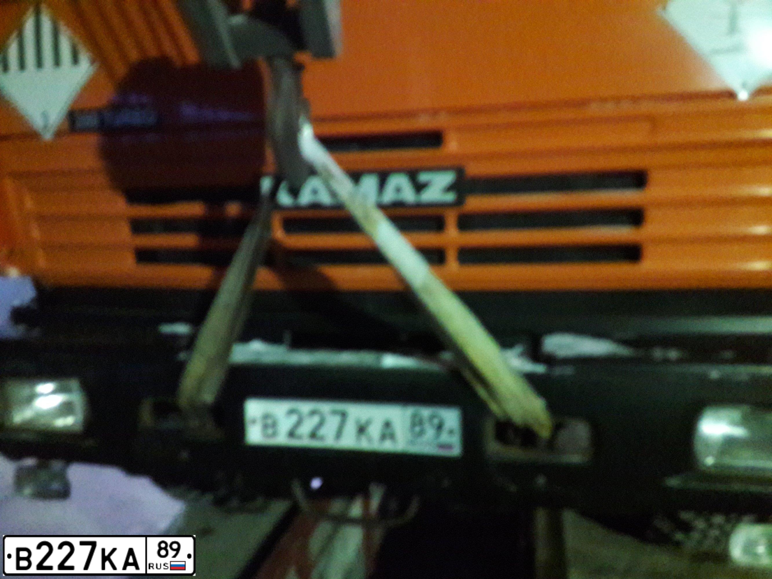 Фото автомобиля 780535, 2013 — госномер Е814ВХ11. Цвет: Оранжевый