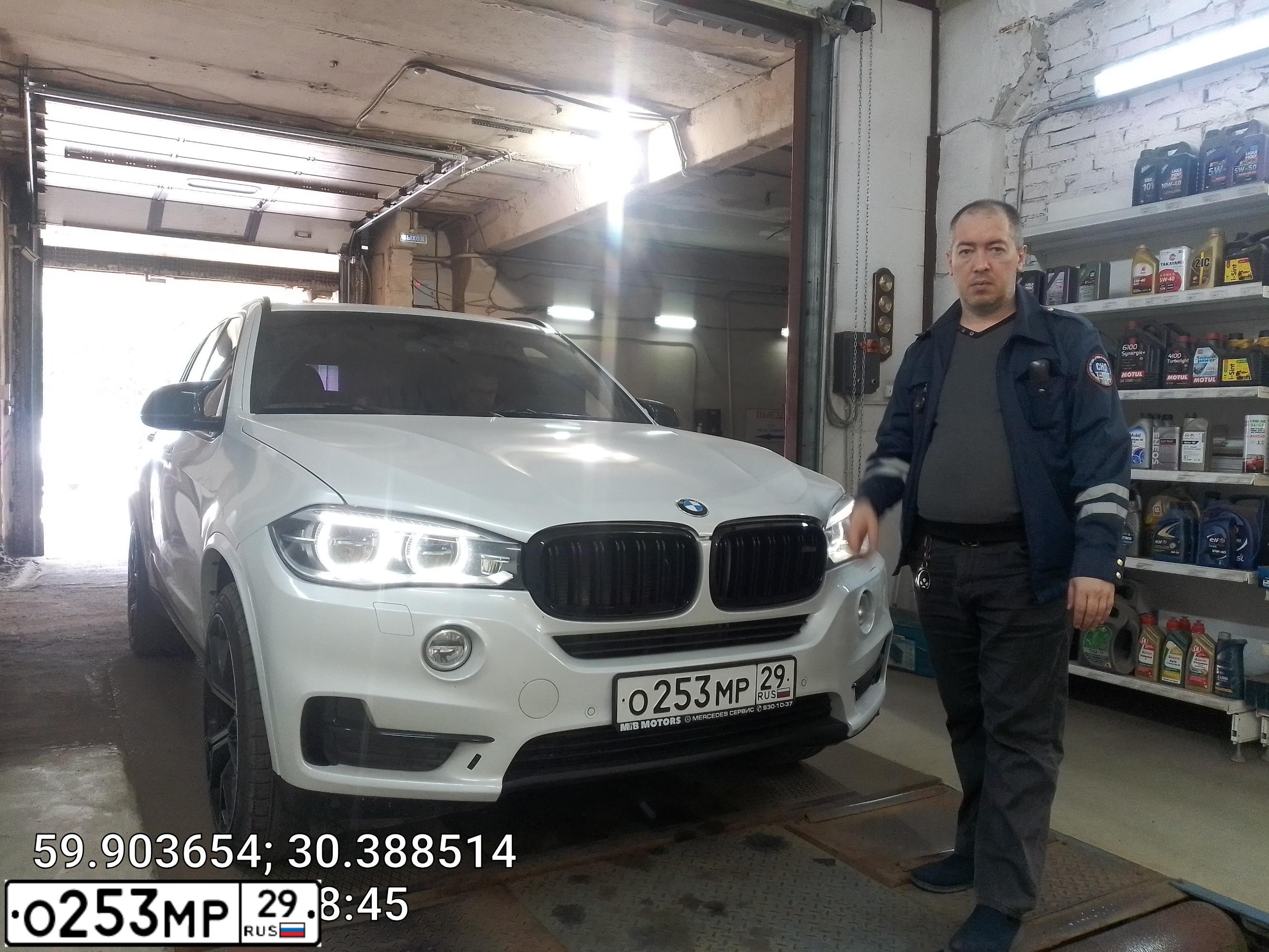 Фото автомобиля BMW X5, 2014 — госномер К184ТХ147. Цвет: БЕЛЫЙ МЕТАЛЛИК