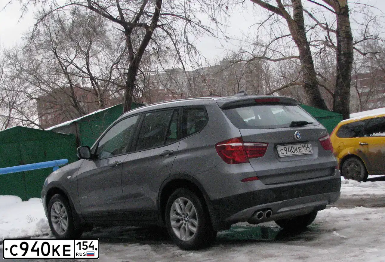 Фото автомобиля BMW X3, 2013 — госномер С940КЕ154. Цвет: СЕРЫЙ
