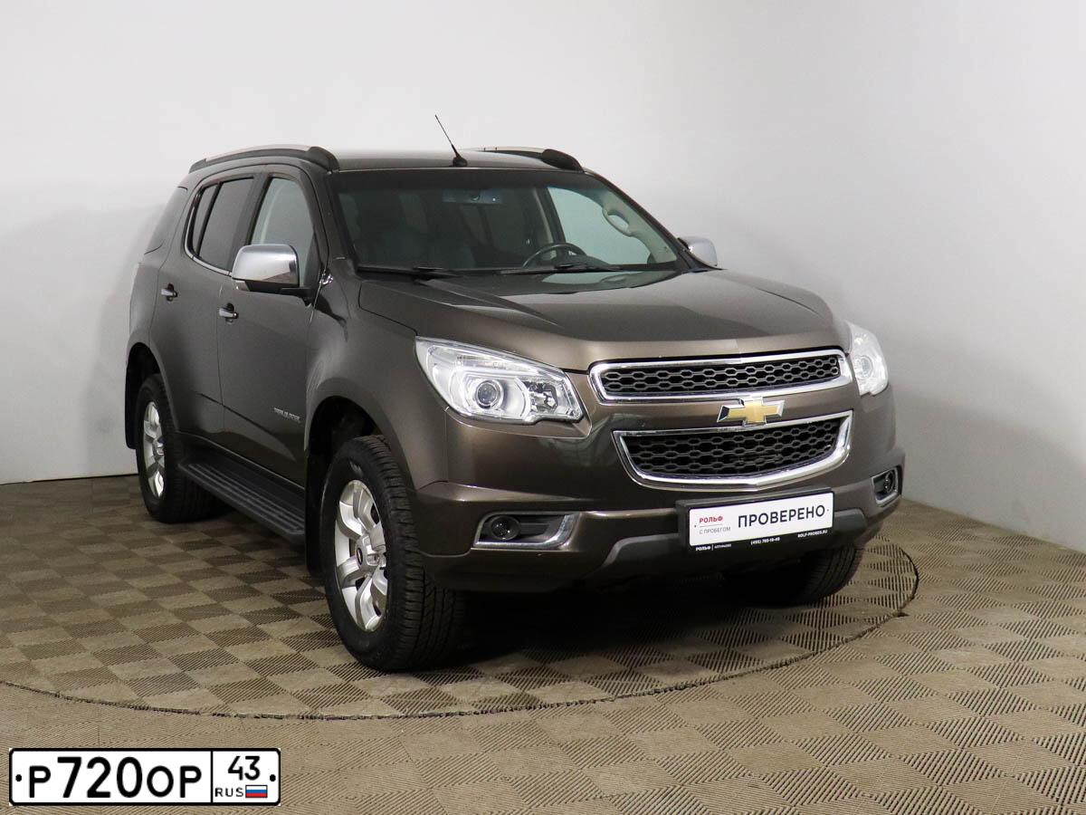 Фото автомобиля CHEVROLET TRAILBLAZER, 2013 — госномер Р729СР124. Цвет: КОРИЧНЕВЫЙ МЕТАЛЛИК