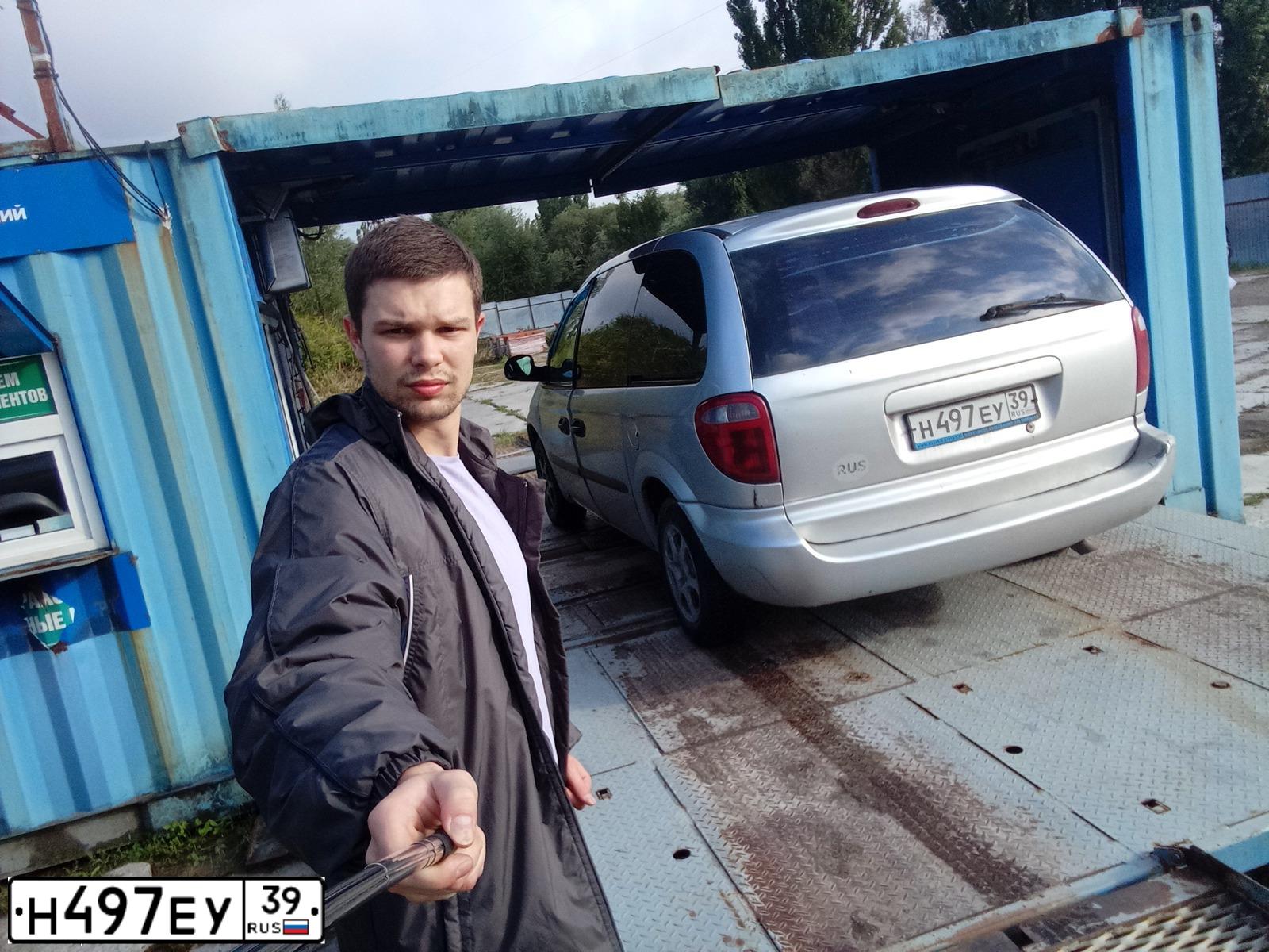Фото автомобиля DODGE /GRAND/ CARAVAN, 2002 — госномер Н497ЕУ39. Цвет: СЕРЕБРИСТЫЙ