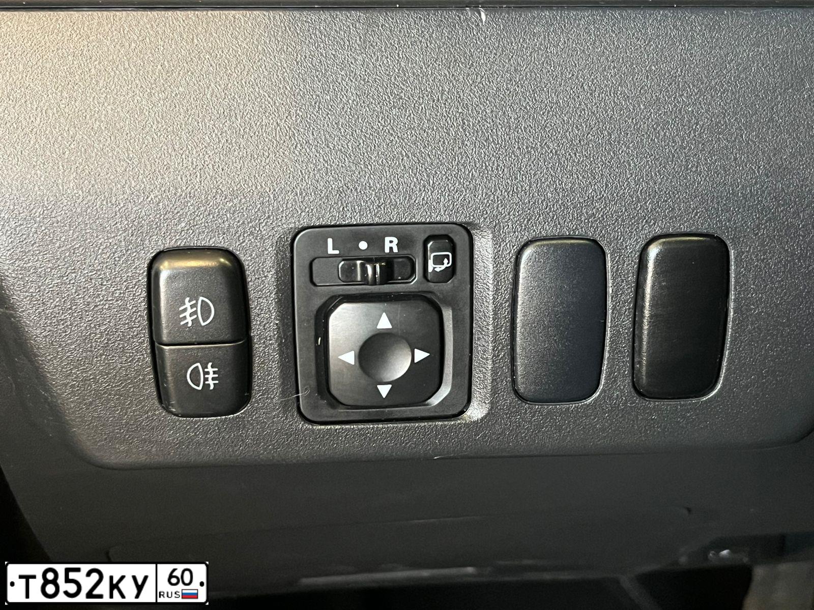 Фото автомобиля MITSUBISHI PAJERO, 2015 — госномер Т852КУ60. Цвет: Коричневый