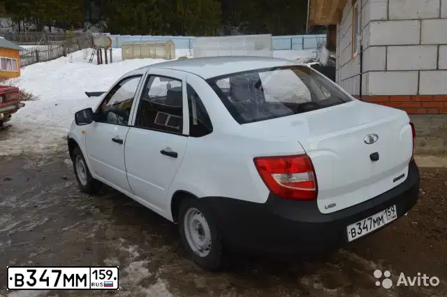Фото автомобиля LADA 2190 GRANTA, 2012 — госномер В347ММ159. Цвет: БЕЛЫЙ