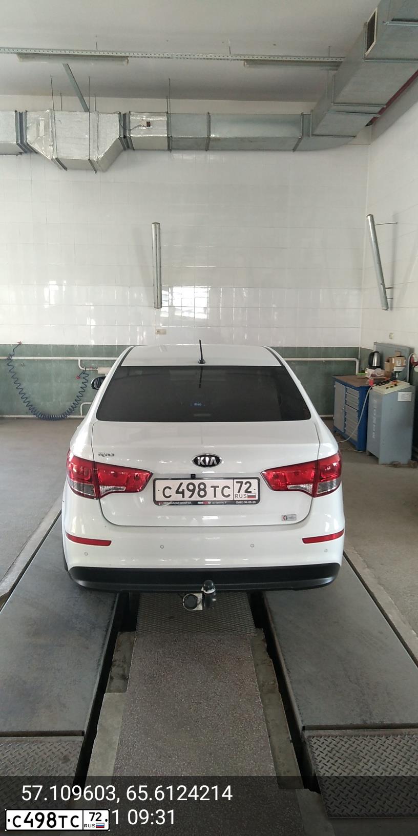 Фото автомобиля KIA RIO, 2016 — госномер С498ТС72. Цвет: БЕЛЫЙ