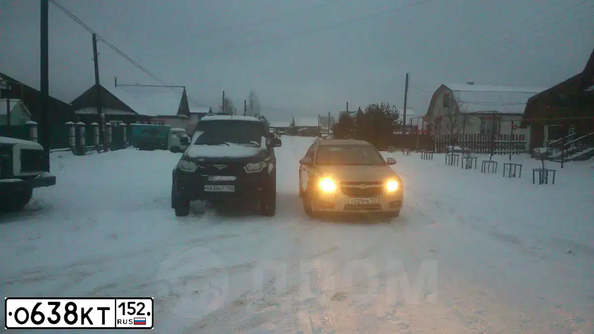 Фото автомобиля UAZ 3163 PATRIOT, 2015 — госномер О638КТ152. Цвет: АВАНТЮРИН МЕТАЛЛИК