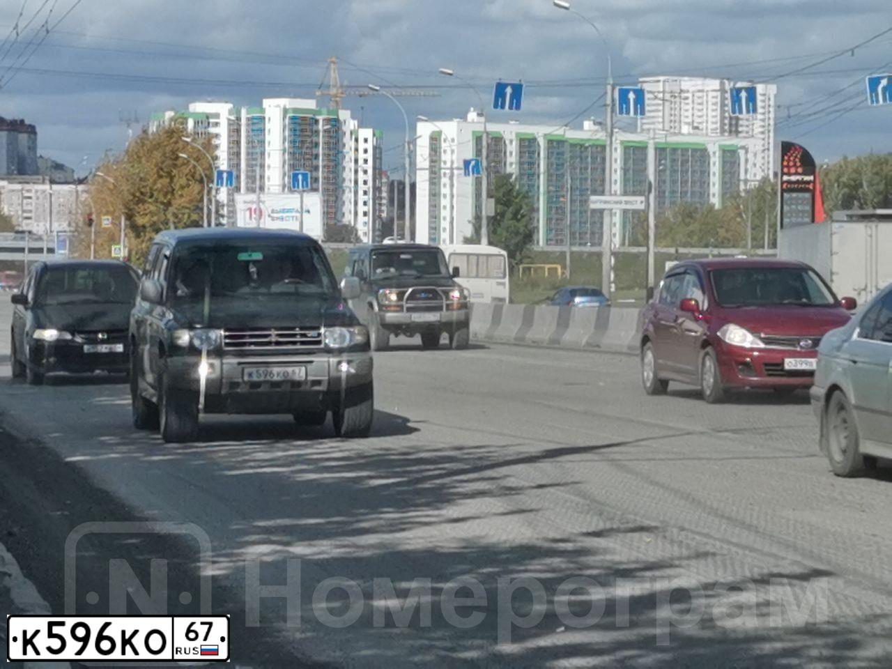 Фото автомобиля MITSUBISHI PAJERO, 1998 — госномер К596КО67. Цвет: ЗЕЛЕНЫЙ ТЕМНО ЗЕЛЕНЫЙ СЕРЫЙ