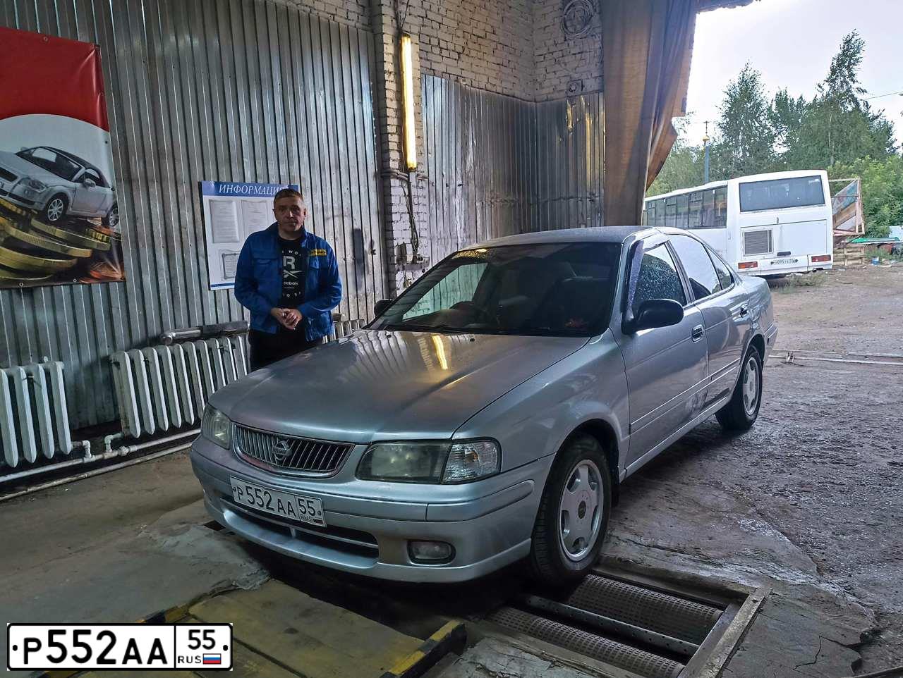 Фото автомобиля NISSAN SUNNY, 2000 — госномер Р552АА55