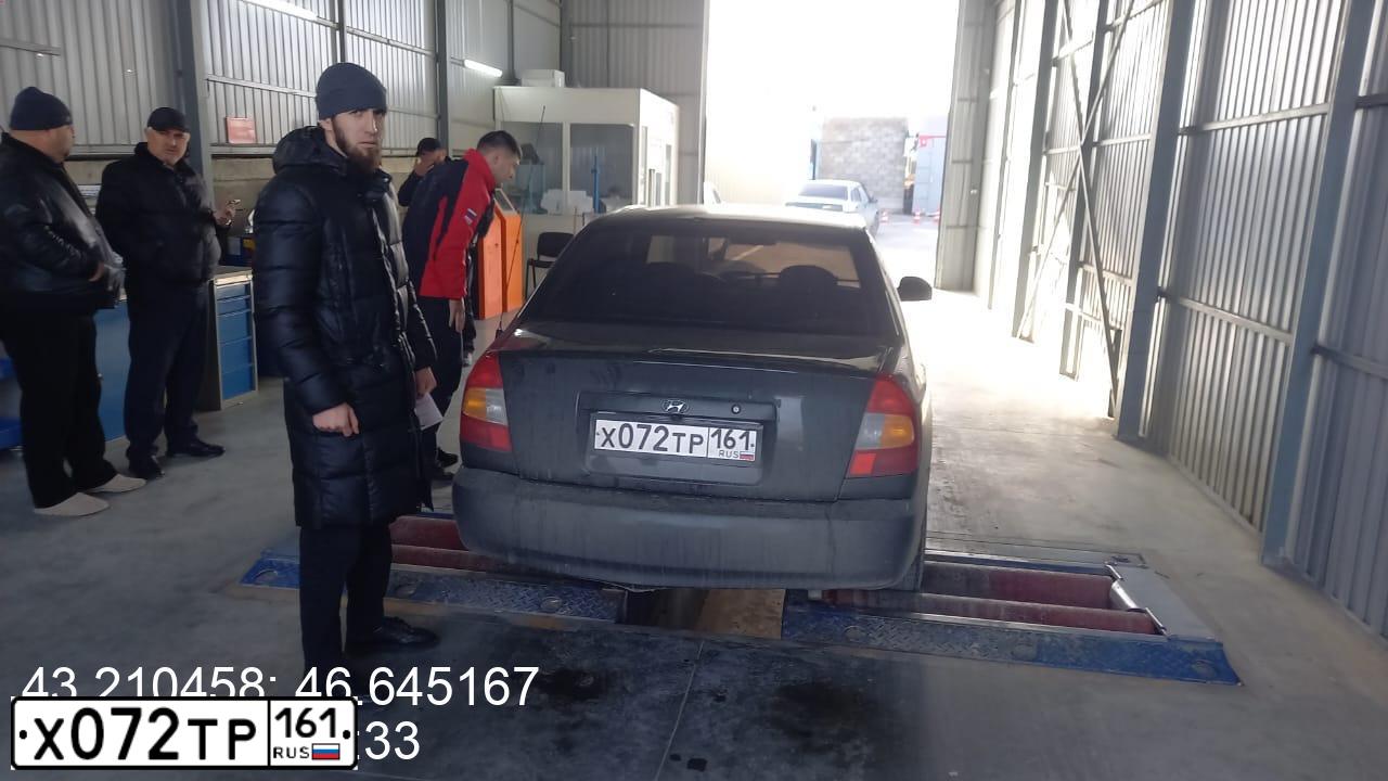 Фото автомобиля HYUNDAI ACCENT, 2008 — госномер У546ЕВ05. Цвет: ЧЕРНЫЙ