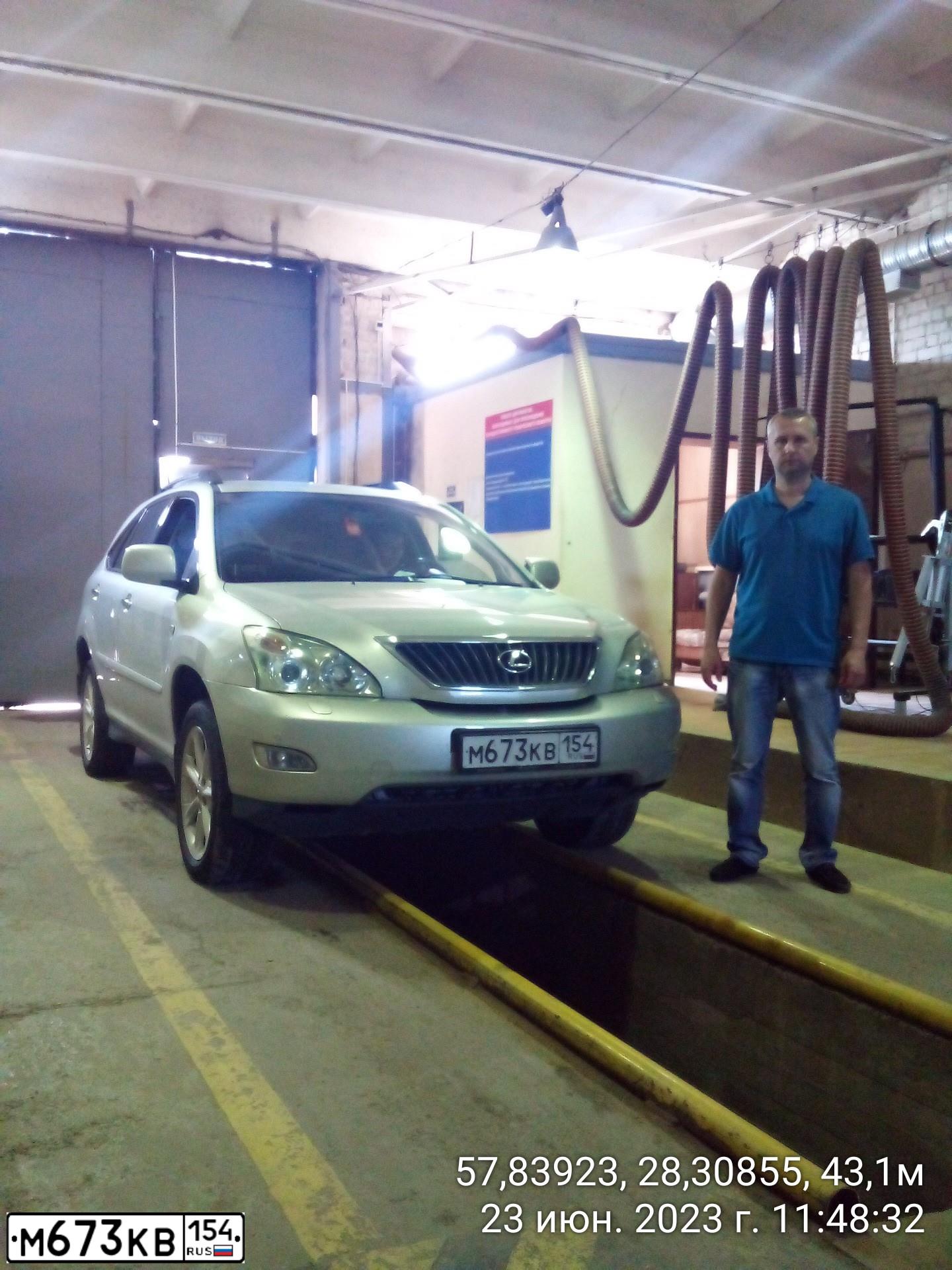 Фото автомобиля LEXUS RX, 2007 — госномер В303ХУ60. Цвет: Серебристый