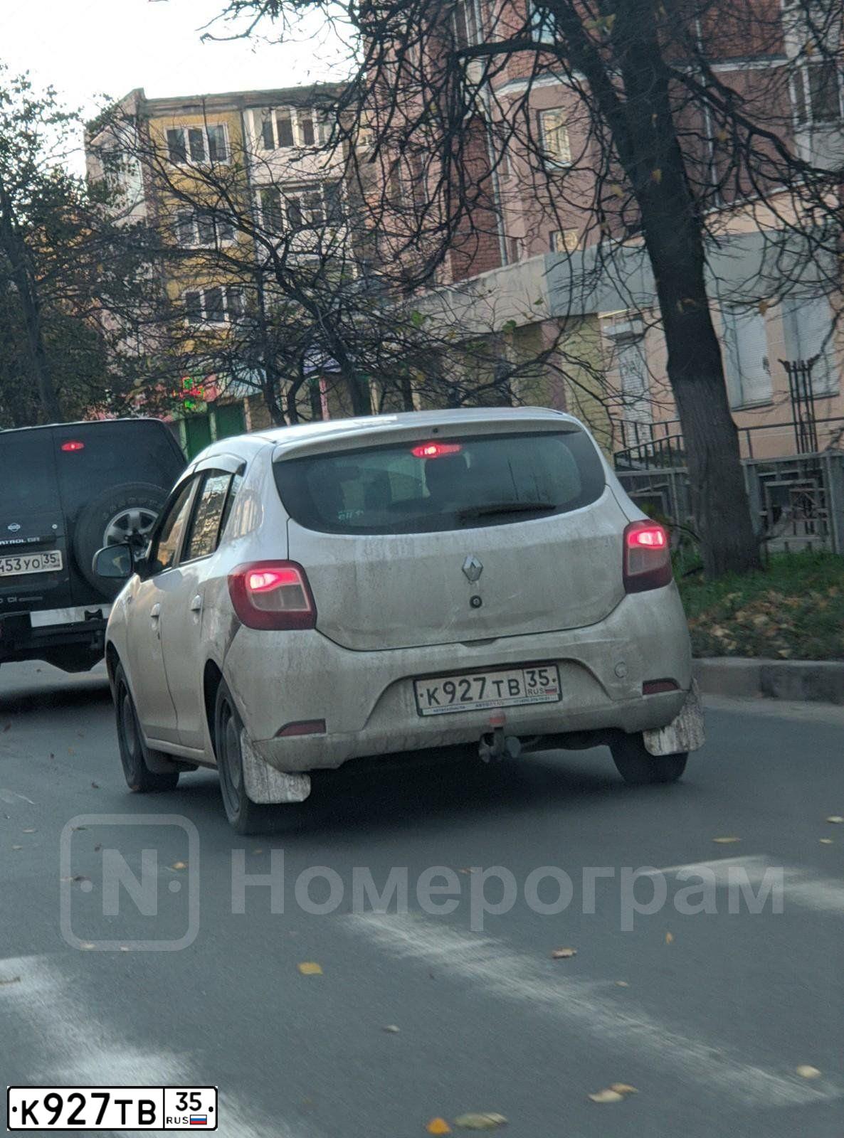 Фото автомобиля RENAULT SANDERO, 2015 — госномер К927ТВ35. Цвет: Белый