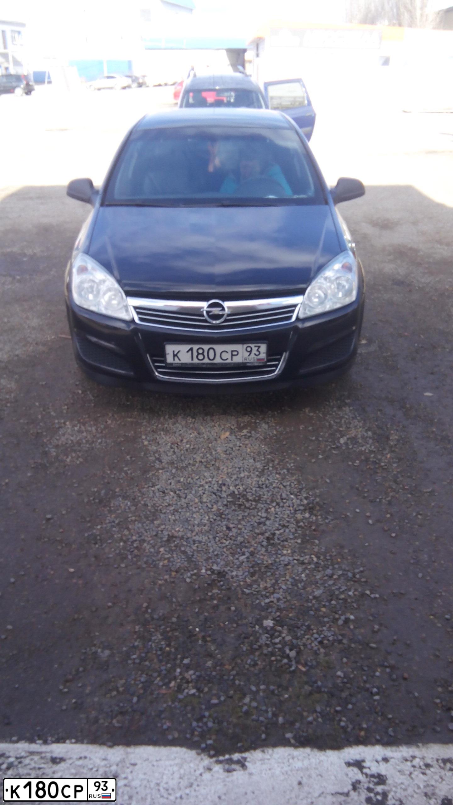 Фото автомобиля OPEL ASTRA, 2009 — госномер К180СР93. Цвет: ЧЕРНЫЙ