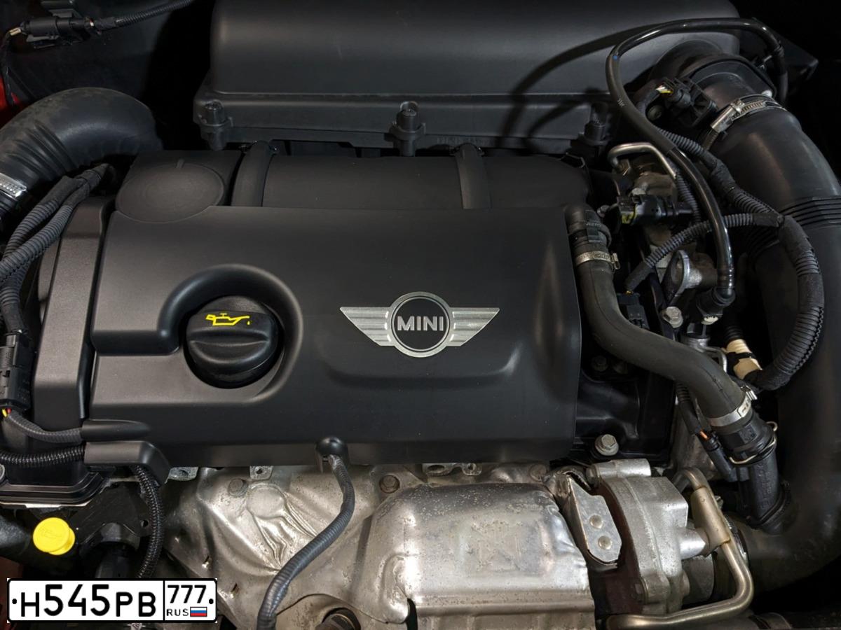 Фото автомобиля MINI COOPER, 2015 — госномер У377ТН797. Цвет: Красный